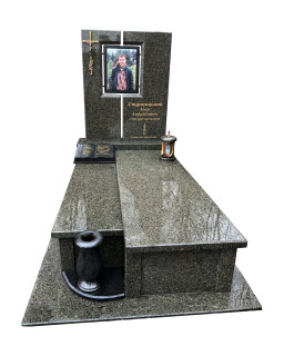Пам'ятник з човнового граніту