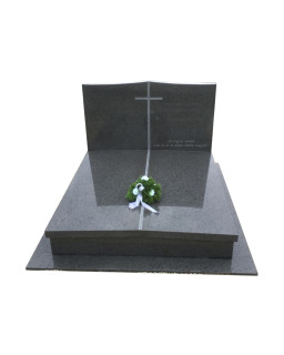 Пам'ятник з букінського граніту