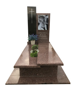 Пам'ятник з токівського та букінського граніту