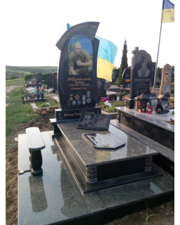 Пам'ятник з граніту Пам'ятник з граніту