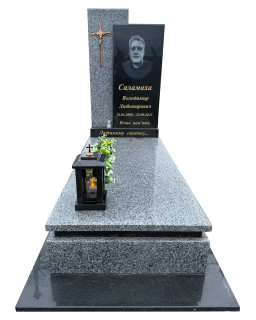 Пам'ятник з лізниківського та букінського граніту