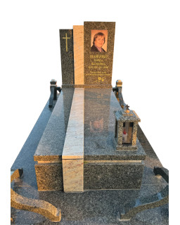 Пам'ятник з човнового граніту