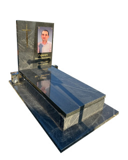 Пам'ятник з рахни полівського граніту