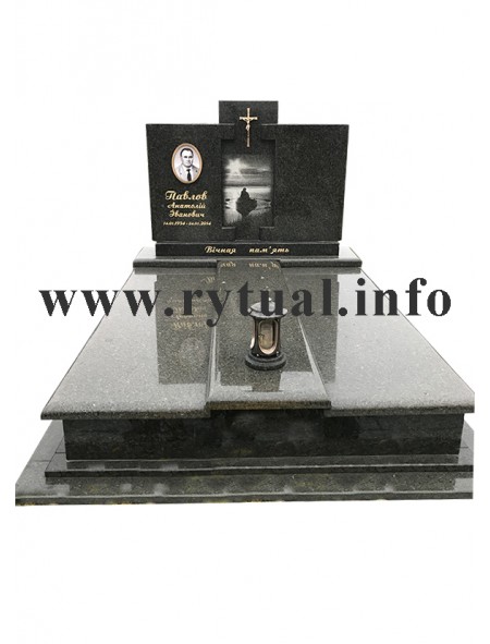 Пам'ятник з човнового та букінського граніту Пам'ятник з човнового та букінського граніту