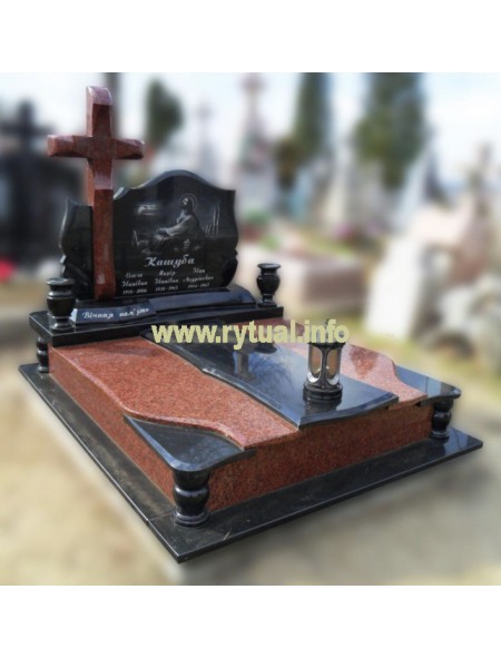 Пам'ятник з лізниківського та букінського граніту